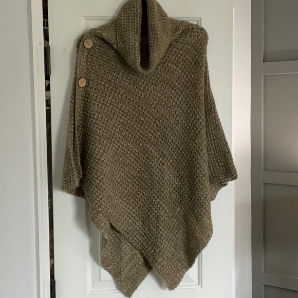 Green Sweater Poncho - Picture 1 of 6